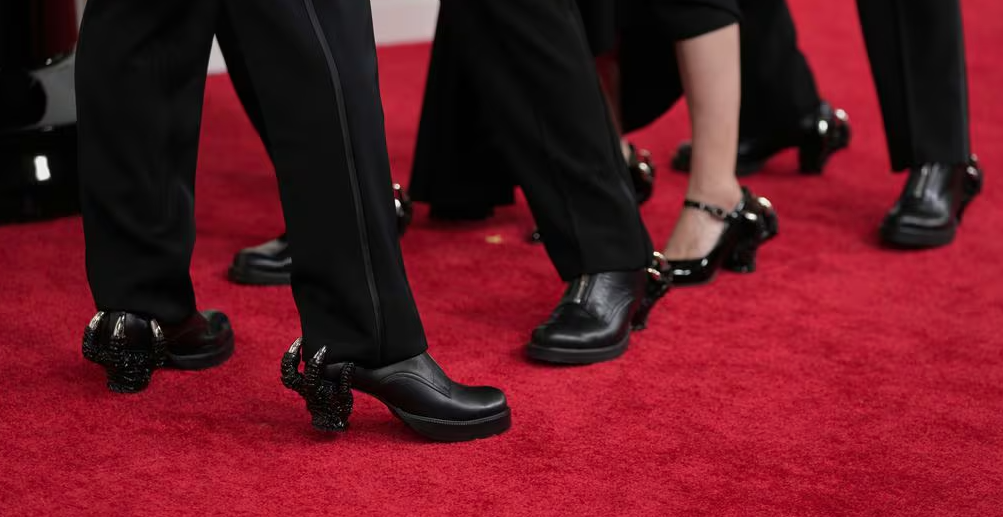 Y el Oscar para los mejores zapatos sobre la red carpet es para... ¡el team “Godzilla Minus One”!