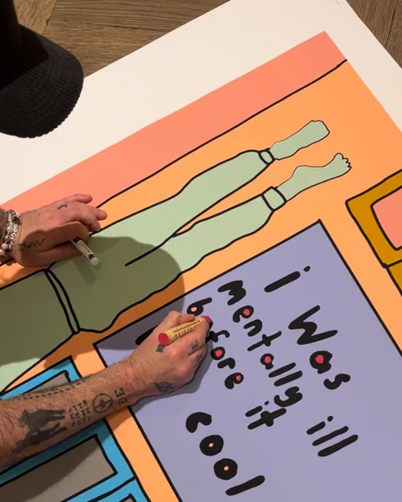 Robbie Williams utiliza una paleta colorida para contar su historia más sombría. 