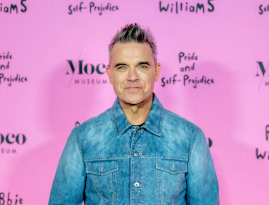Robbie Williams presentó su primera y conmovedora exposición como artista visual