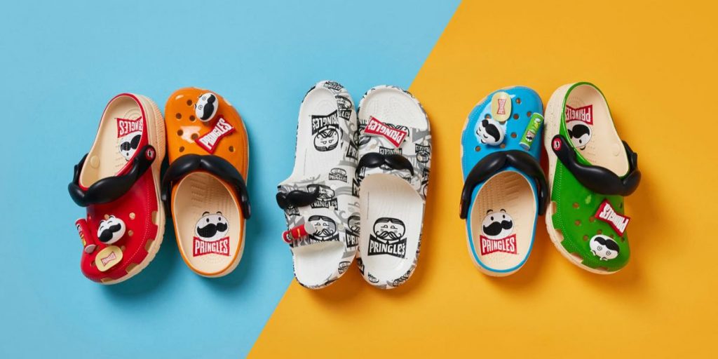 Todos los colores, diseño y personales de Pringles interviniendo el icónico calzado Crocs. 