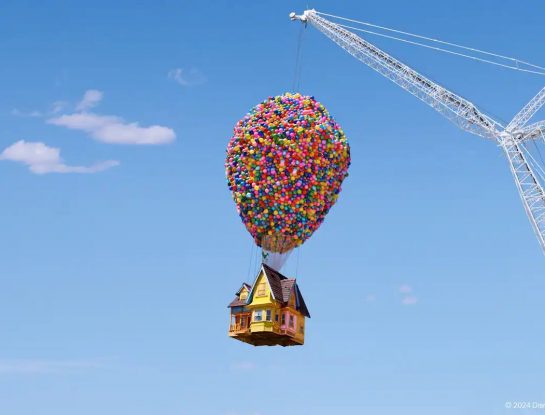 Así son los espacios icónicos diseñados por Airbnb para vivir experiencias (de película y fuera de serie)