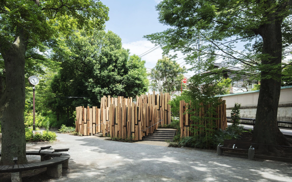 Kengo Kuma diseñó la serie de baños públicos “A Walk in the Woods". 