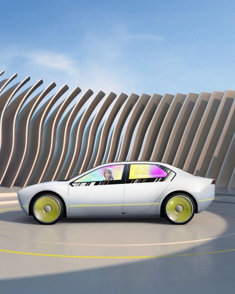 El auto i Vision Dee de BMW puede proyectar avatares digitales de los conductores en las ventanas. 