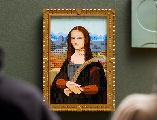 Lego construye con bloques dos íconos de París: la Mona Lisa y Notre Dame