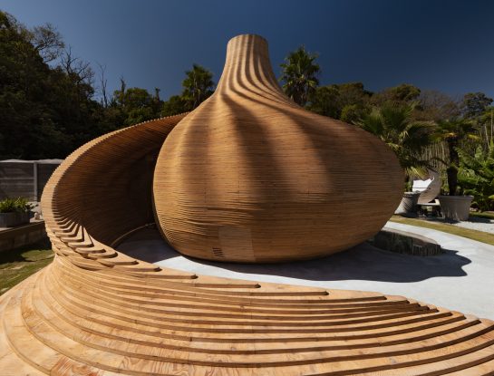 Viaje al interior del fascinate Sauna Sazae de Kengo Kuma
