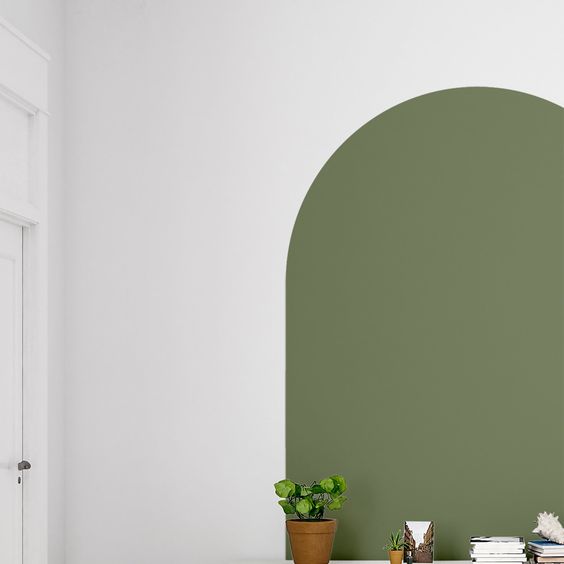 La pintura sectorizada en verde, un recurso efectivo de la decoración. 