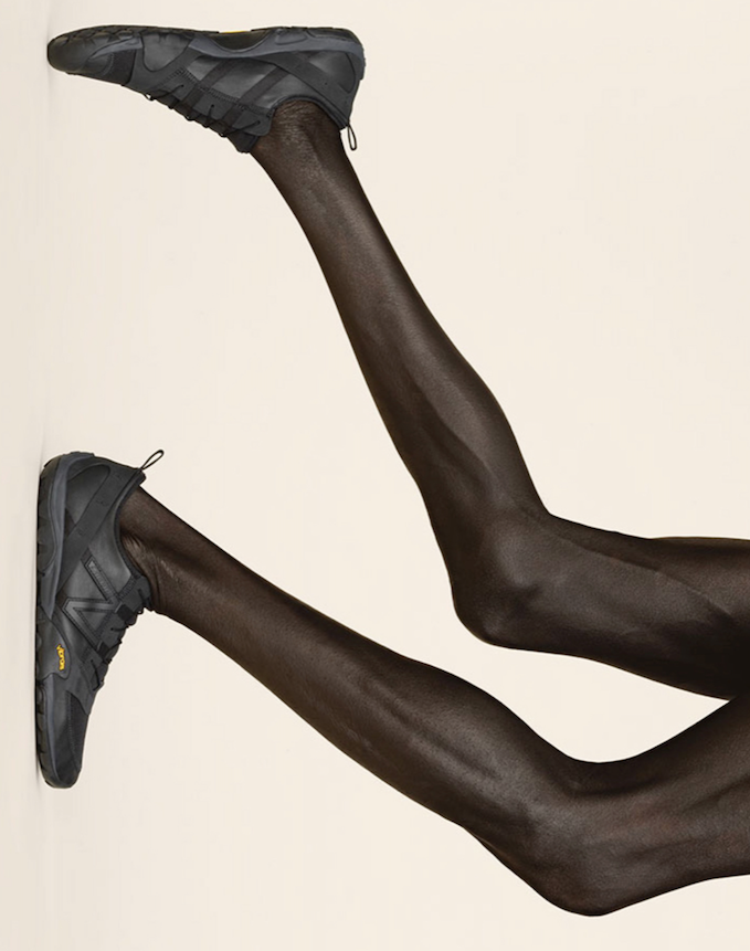 La zapatilla de Issey Miyake y New Balance MT10O promete la sensación de "correr descalzo". 