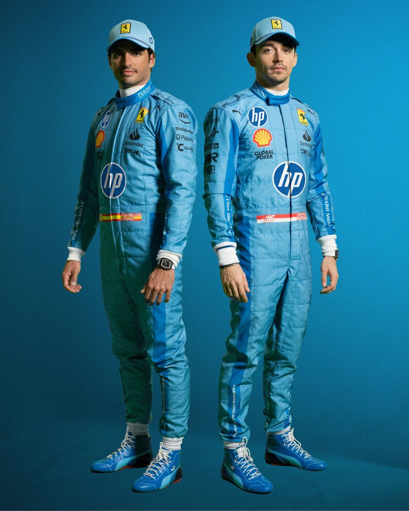 Los pilotos de Ferrari, Carlos Sainz y Charles Leclerc, vestidos de azul en el GP Miami 2024. 