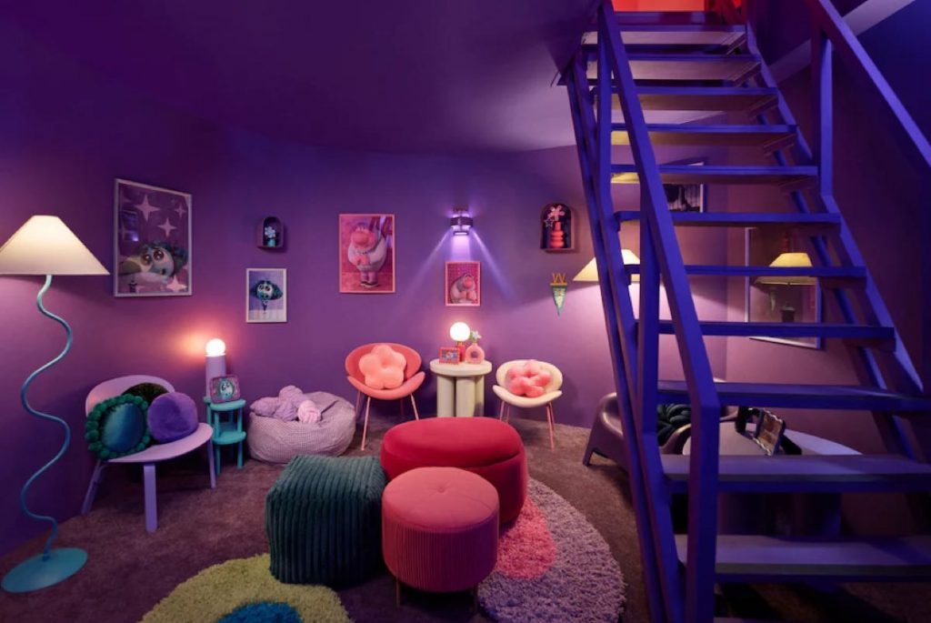 La habitación inspirada en Vergüenza de "Intensa Mente 2" x Airbnb. 
