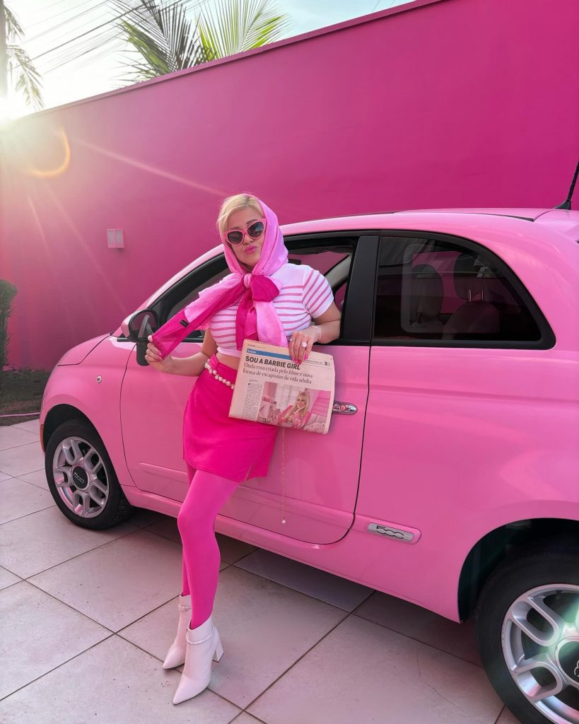 El Fiat 500 color de rosa de Bruna Barbie. 