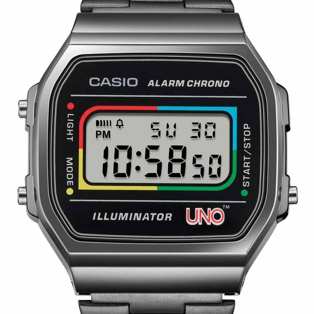 Casio presentó un reloj de diseño vintage inspirado en el juego de cartas UNO. 