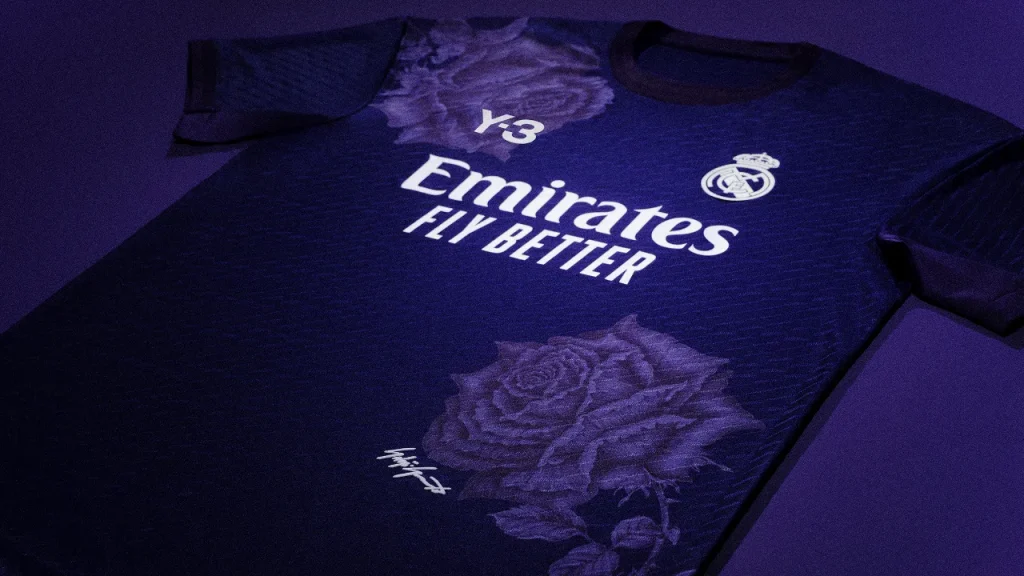 Yohji Yamamoto diseñó la equipación del Real Madrid llamada “Colección Matchwear”.
