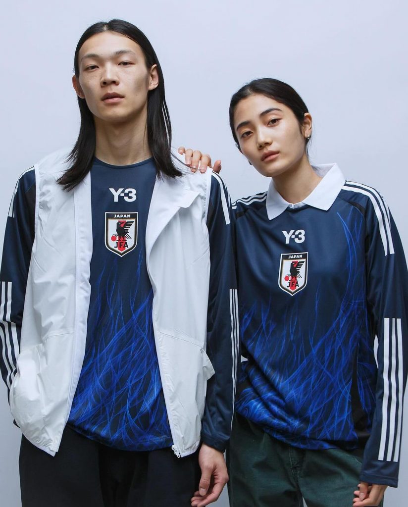 El diseño de Yohji Yamamoto y adidas para Japón es considerado lo mejor de la moda deportiva de la temporada 2024.