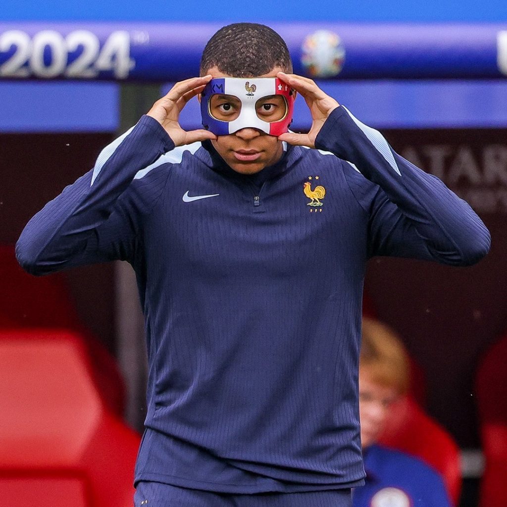 La extraordinaria máscara “prohibida” de Kylian Mbappé. 