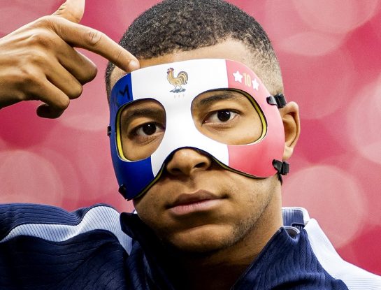 La extraordinaria máscara “prohibida” de Kylian Mbappé