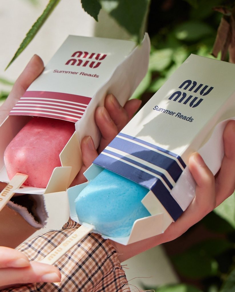 El plan de “Miu Miu Summer Reads” incluye libros y ¡helados!