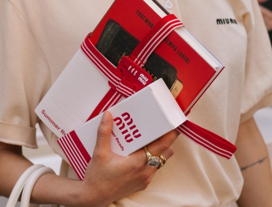 Las encantadoras librerías itinerantes de Miu Miu viajan por el mundo