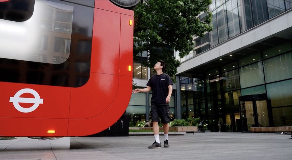 El colectivo instalación de Caspar Philips en Londres mide 6 x 6,2 metros. 