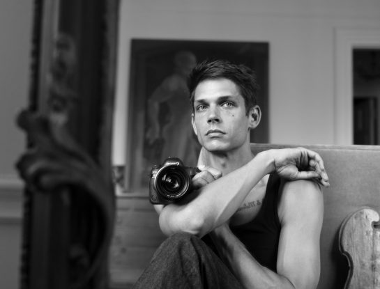 Quién es Ethan James Green: el audaz fotógrafo del Calendario Pirelli 2025