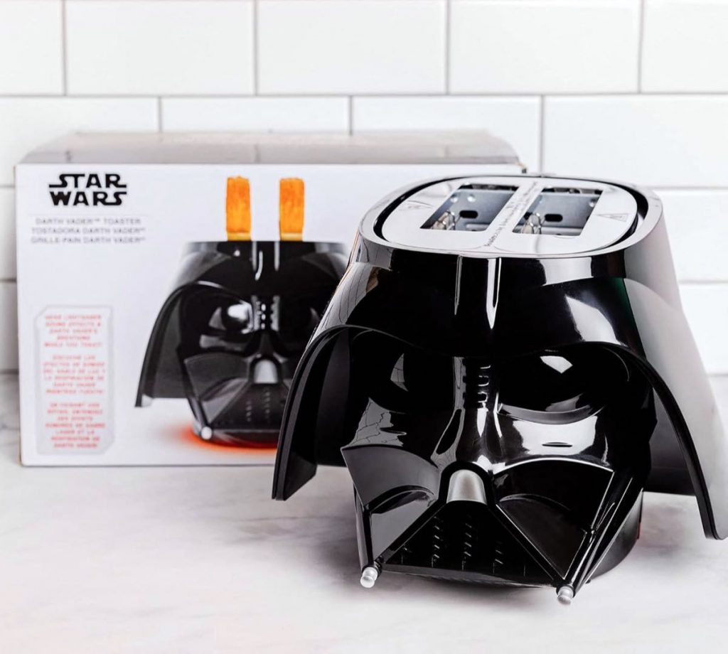 La tostadora inspirada en el retrato de Darth Vader, ideal para los que desayunan en el lado oscuro. 