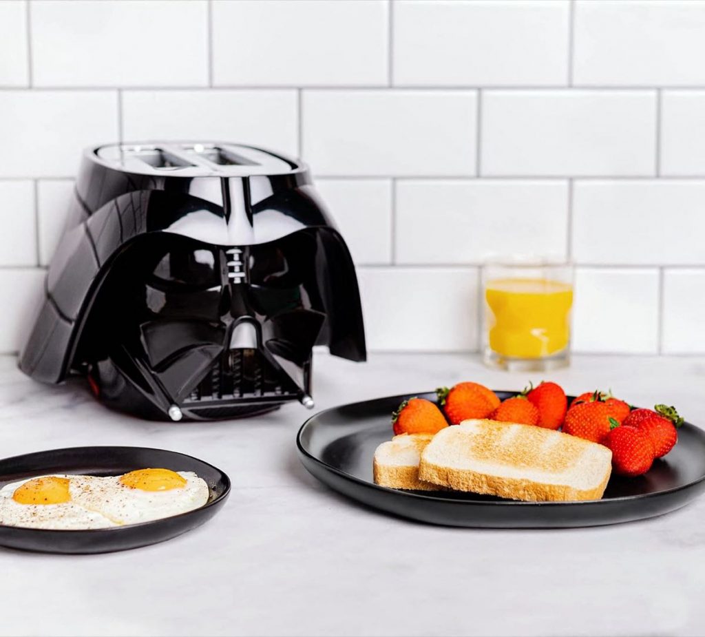 Darth Vader Toaster está disponible en algunas tiendas de Amazon.