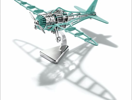 Bienvenidos a bordo: el avión reloj de Tiffany & Co. remonta vuelo