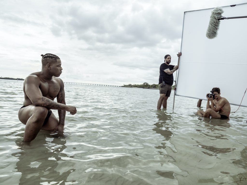 John Boyega en el Calendario Pirelli 2025 por Ethan James Green. 