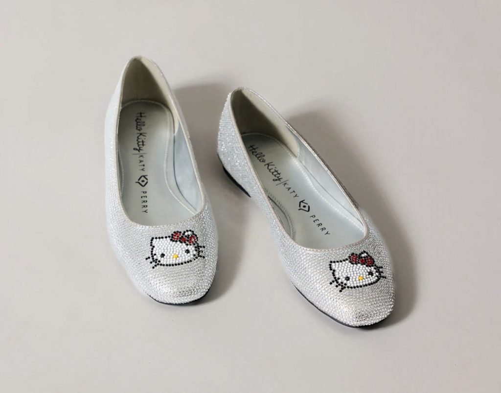 Cuando Hello Kitty inspira a Katy Perry... surgen zapatos como este. 