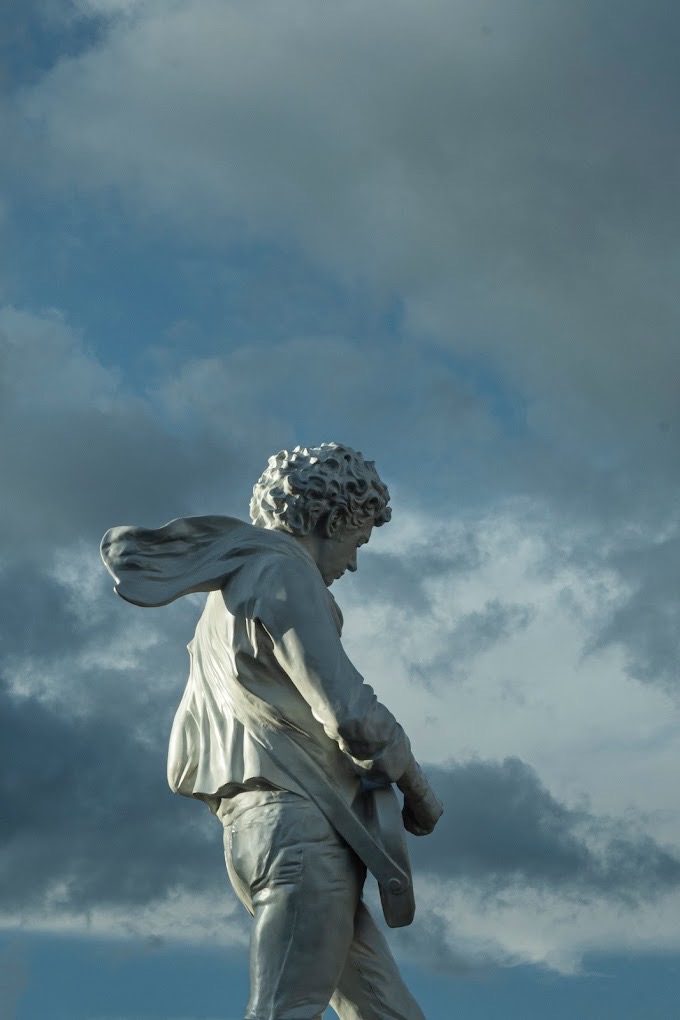 La escultura de Gustavo Cerati, "el Principito" de Martín Di Girolamo. 