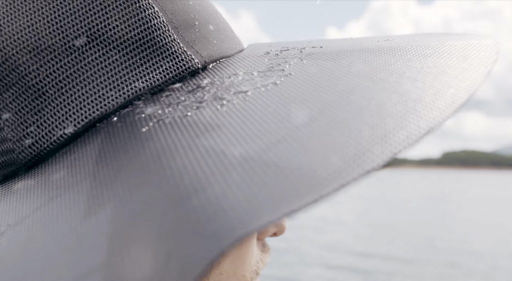 El sombrero EcoFlow Power Hat es resistente al agua. 