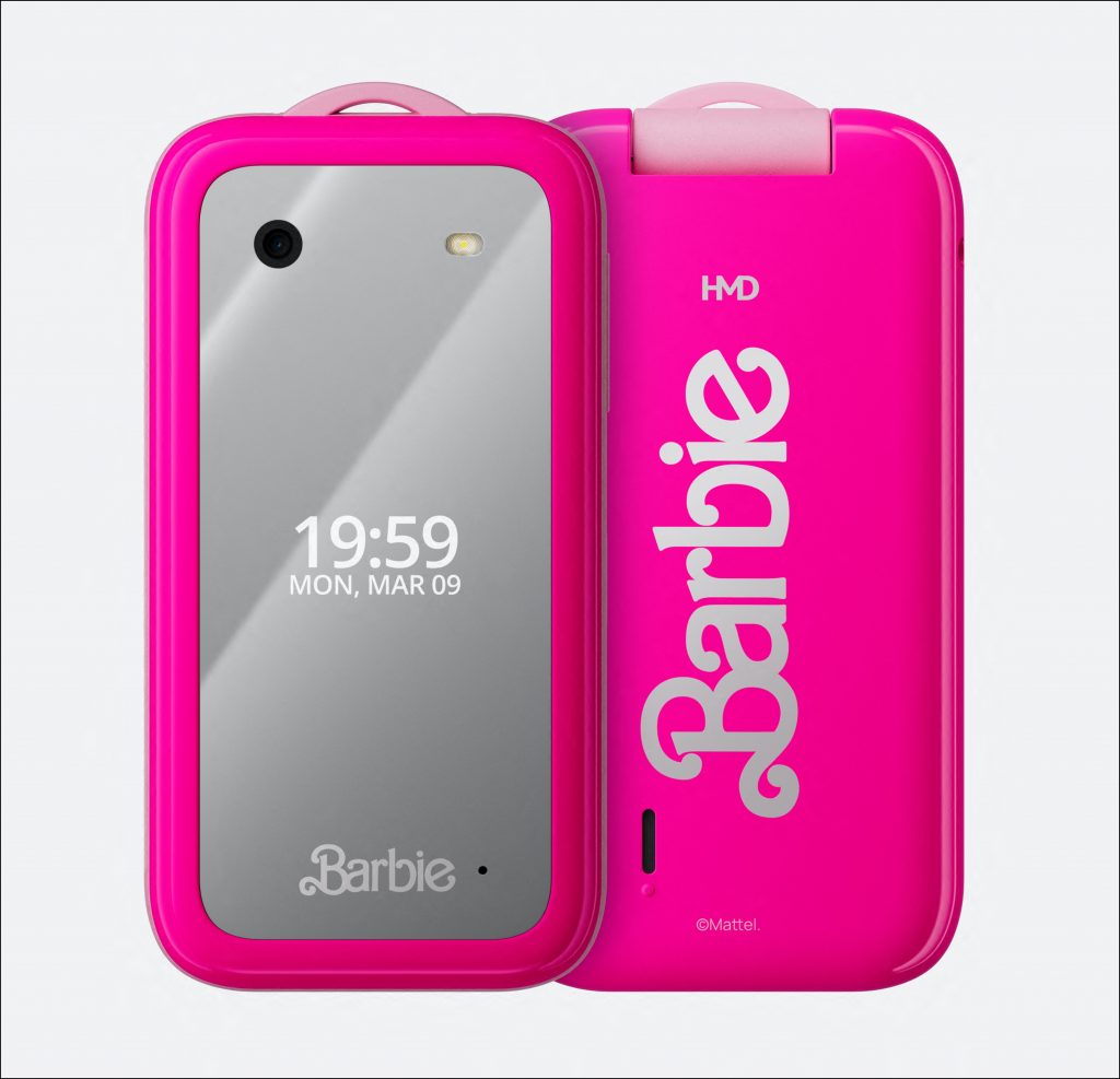 El teléfono rosa y plegable de Barbie que sus fabricantes eligieron que no fuera inteligente. 