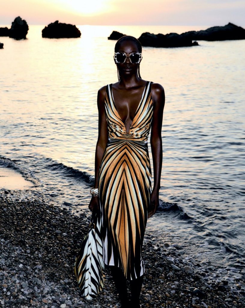  “Ray Of Gold” de Roberto Cavalli 2024. 