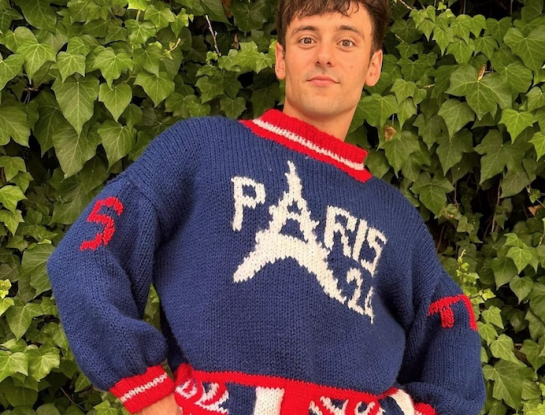 Tom Daley estrenó su nuevo sweater ¡tejido en la piscina de París 2024!