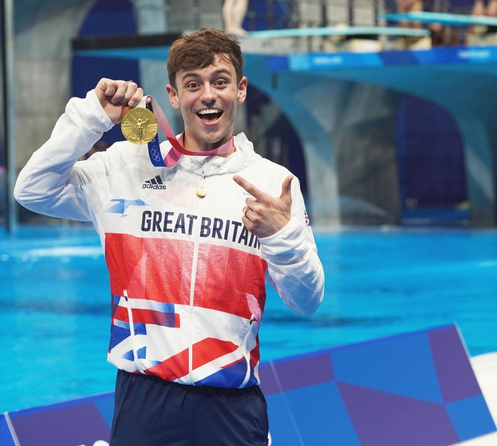 Tom Daley participa por quinta vez en Juegos Olímpicos, y tamibén se lleva una medalla de París 2024.  