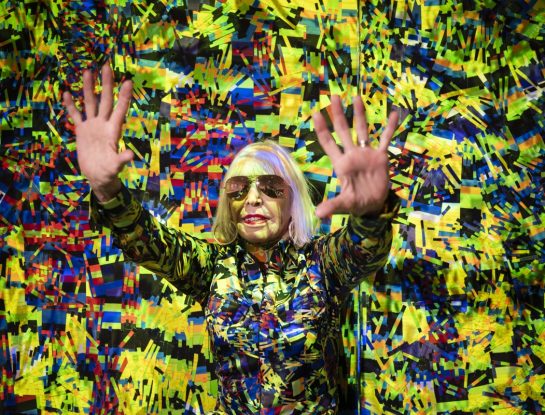Marta Minujín presenta una colección tributo a su icónico overol: arte! arte! moda!