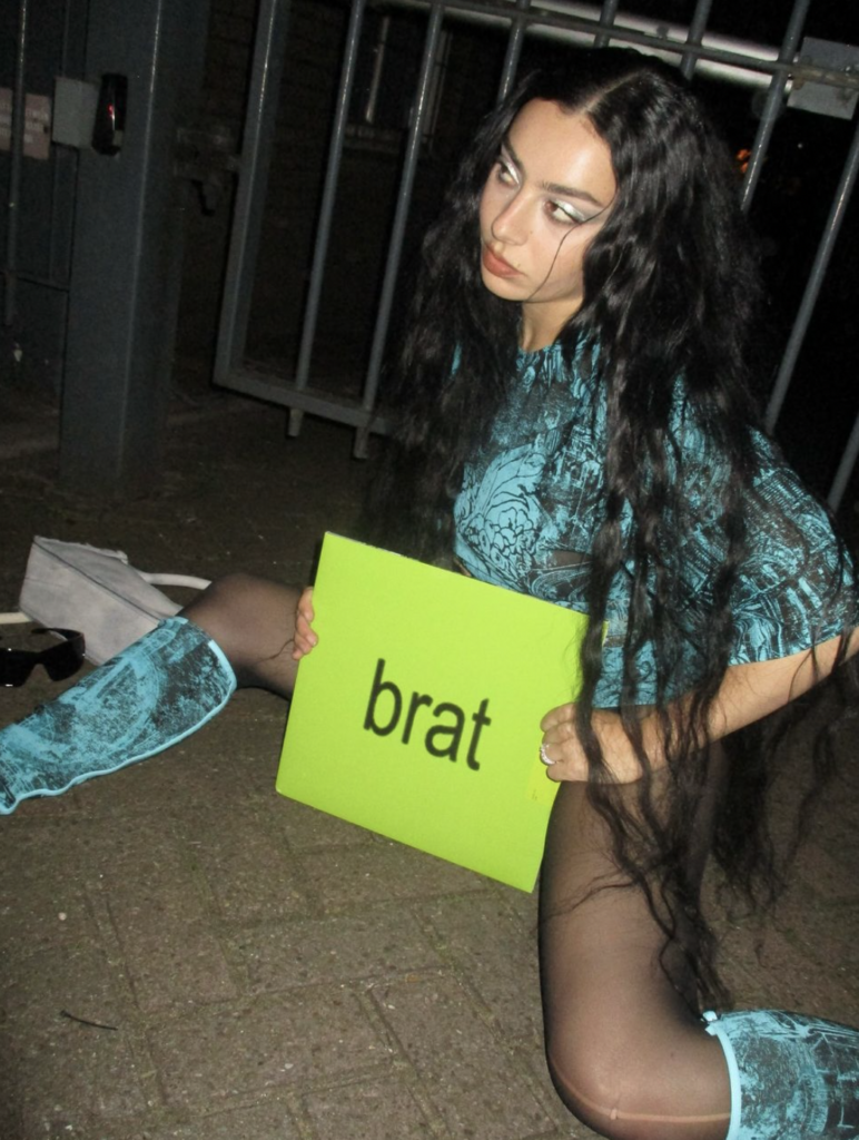 La cantante británica Charli XCX es la reina del Brat.