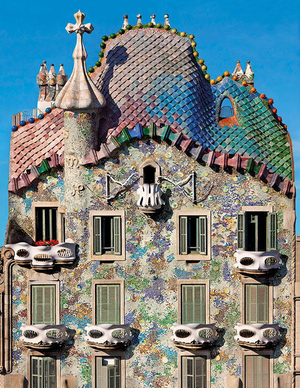 La imponente fachada de la Casa Batlló de Gaudí, en Barcelona. 