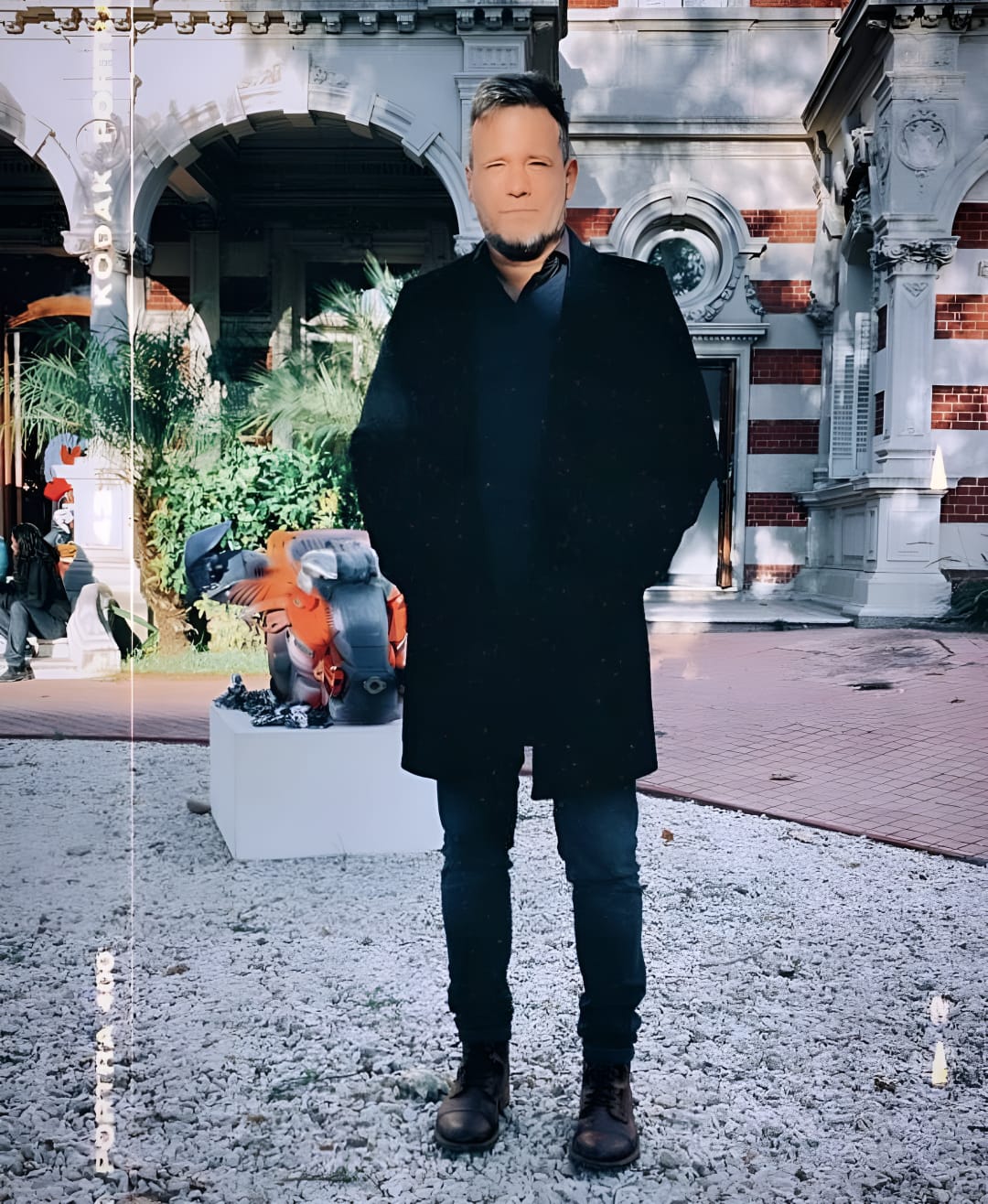 Christian Sesin es diseñador gráfico y profesor en la UBA. “Mi obra es ecléctica, influenciada por el ready made, el pop art y el surrealismo”, describe, y nombra a Antonio Berni como su artista de máxima referencia.