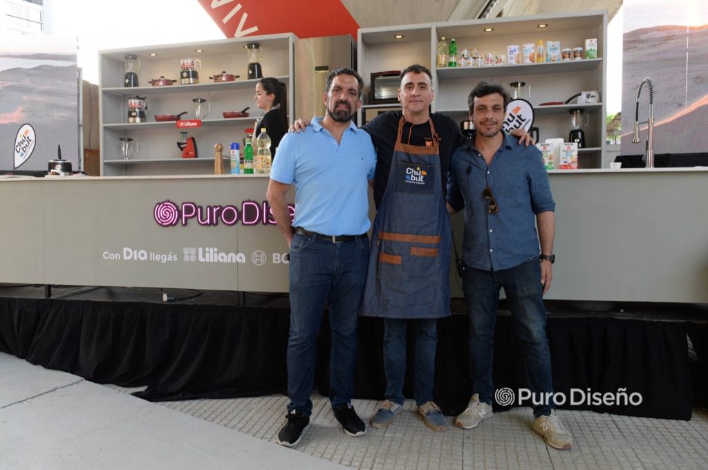 Sebastian Sarsfield, Director de Turismo de la Casa del Chubut en CABA, el chef Juan Pablo López y Matías Rosado, director de Feria Puro Diseño. 