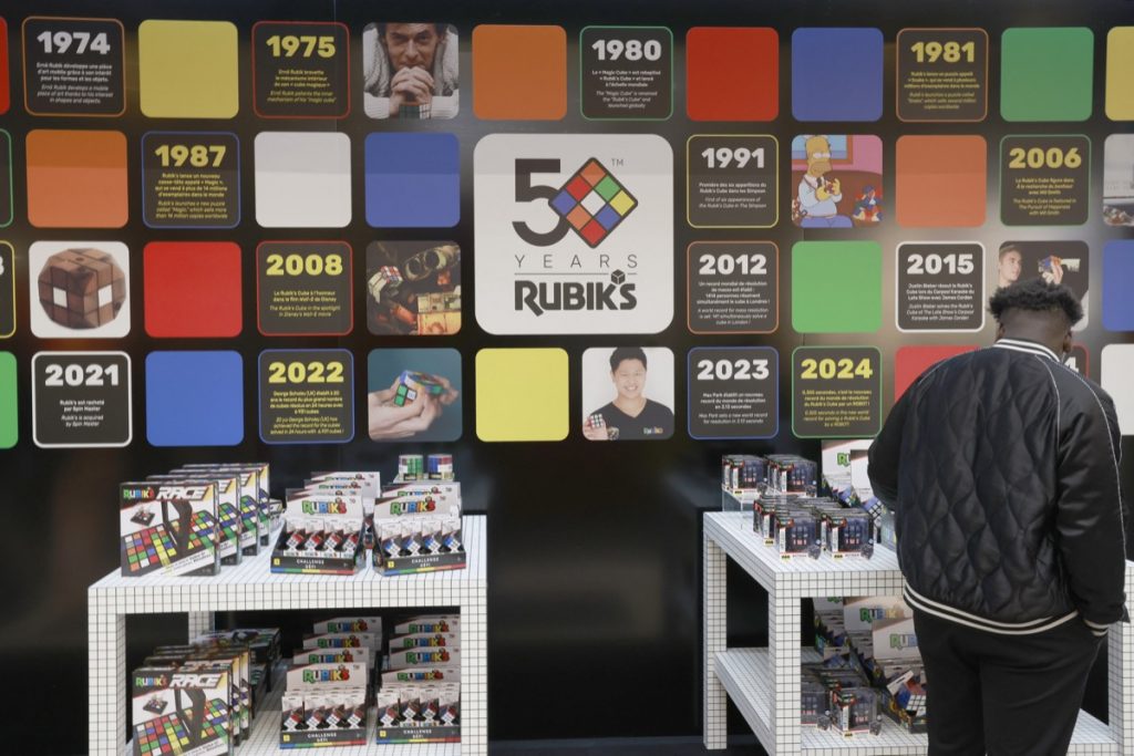 Nació en 1974 y sigue siendo un FAV en el 2024: ¡larga vida al Cubo de Rubik!