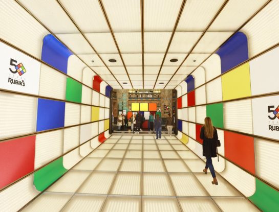 El Cubo de Rubik cumple 50 años: 5 claves de su éxito  y una mágica y grandiosa instalación en París