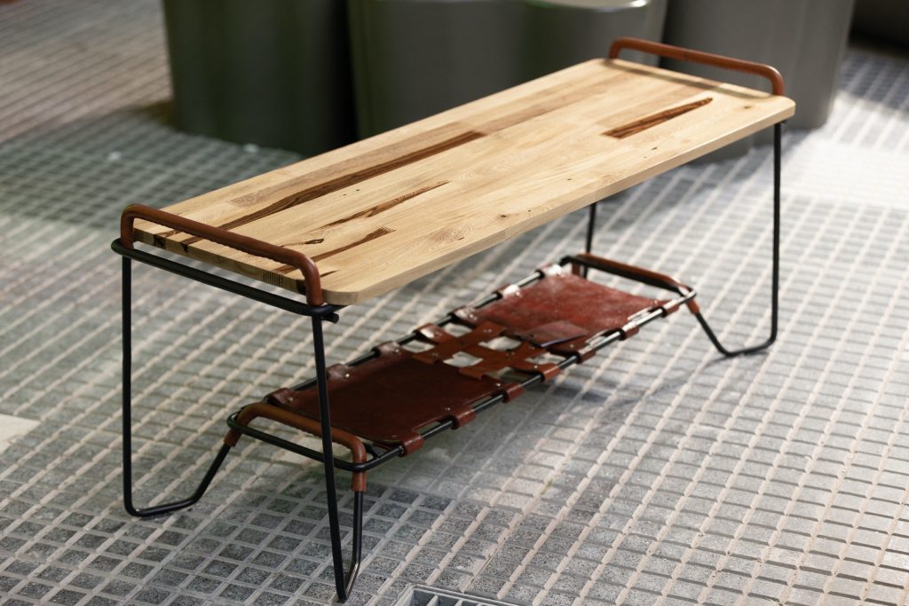 La mesa desmontable Trinca x Almik, símbolo del diseño industrial con impronta artesanal hecho en Chaco. 