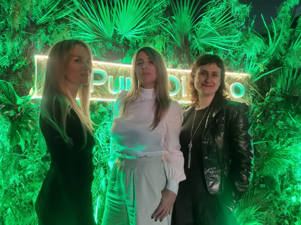 Malu Satzger, estilista de decoración, Carla Vitale de Cecé Piumé, y Natalia Krieger, directora artística.  