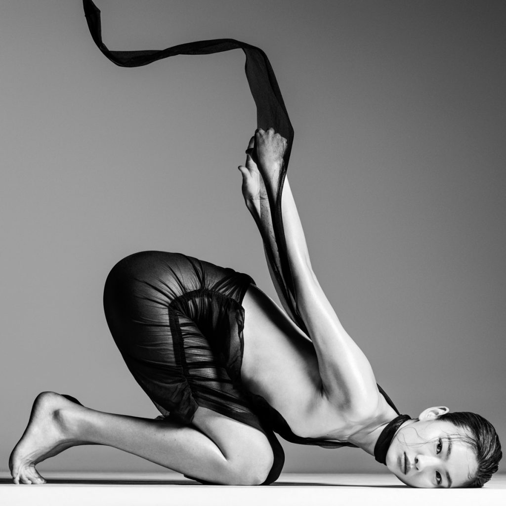 La actriz surcoreana Hoyeon en el Calendario Pirelli 2025. 