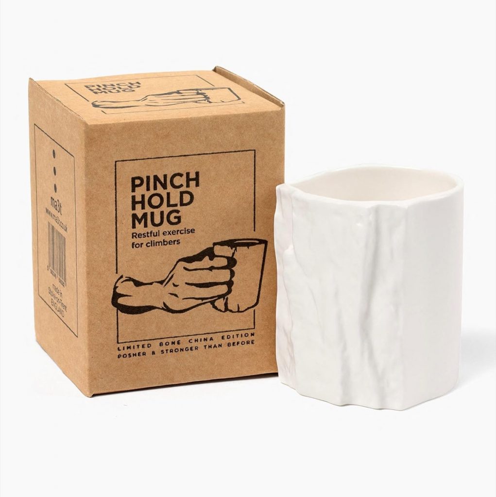 El colectivo de diseño británico Ma3t diseñó la taza Pinch Hold, 100 % inspirada en los escaladores.