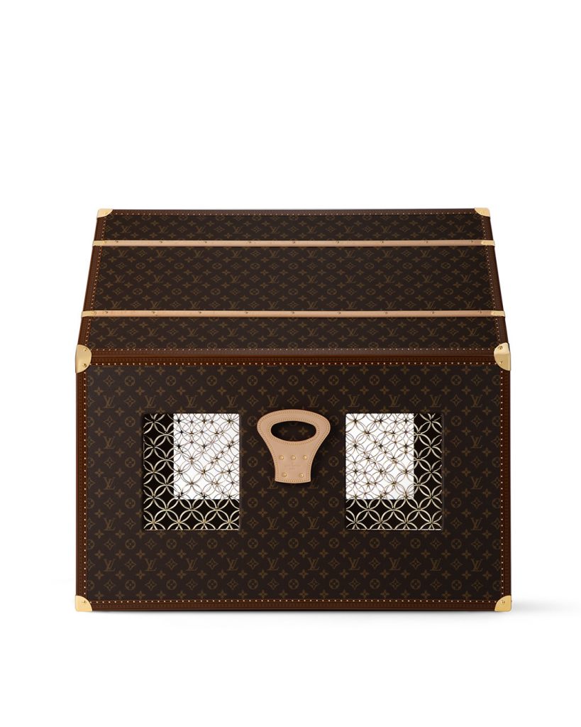 La caseta para perros Kennel Trunk diseñada por Pharrell Williams basándose en un baúl clásico de Louis  Vuitton. 