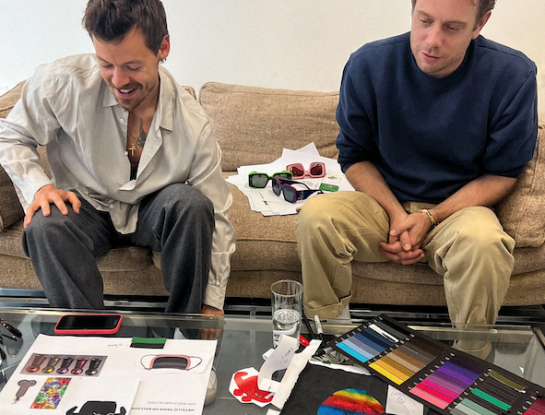 La colaboración de Harry Styles + JW Anderson le pone toda la onda y el color a las fiestas de 2024