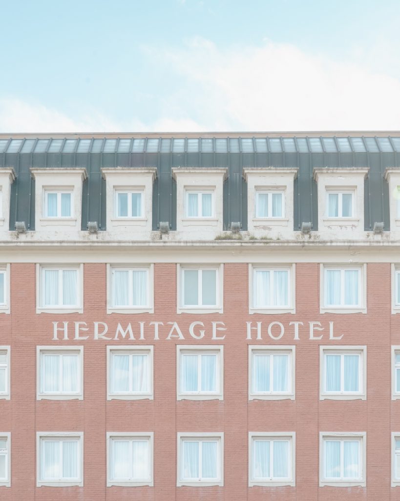 Un hotel vintage de película de Wes Anderson x AWA. 