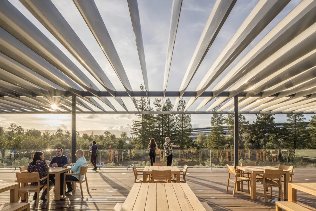 Apple Park es el edificio con certificación LEED Platinum más grande de Estados Unidos. 