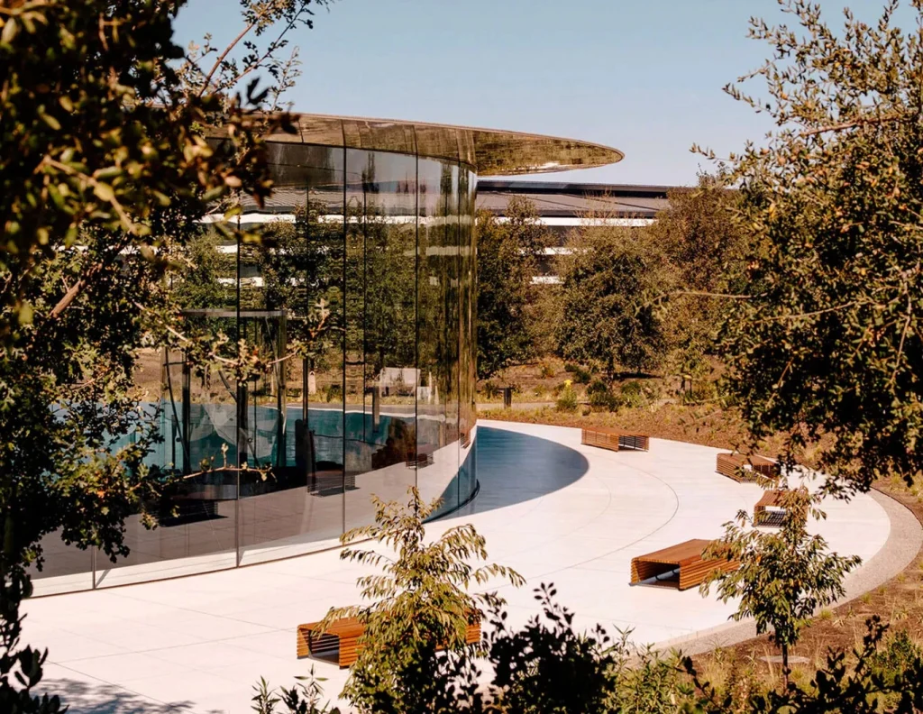 Apple Park es el emblemático edificio que imaginó Steve Jobs y que sorprende al mundo.